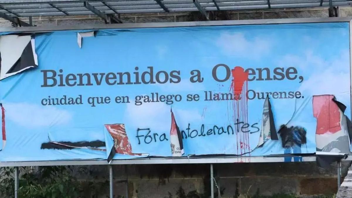 El cartel que motivó este caso, tras los daños producidos en junio de 2023. | FDV