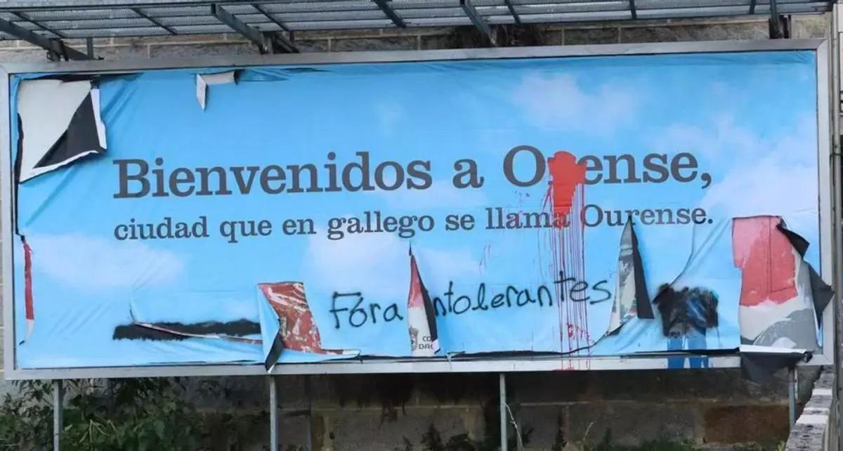 El cartel que motivó este caso, tras los daños producidos en junio de 2023. | FDV