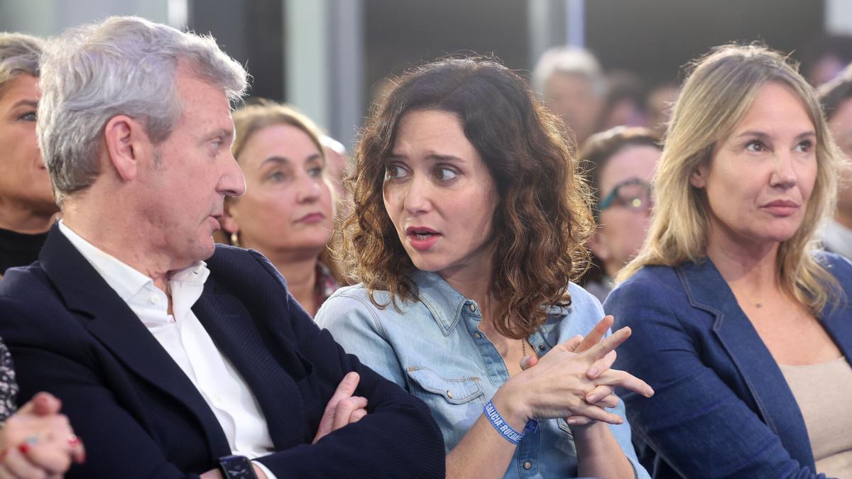 Alfonso Rueda y Ayuso, en un acto de la campaña electoral de las autonómicas, en Vigo.