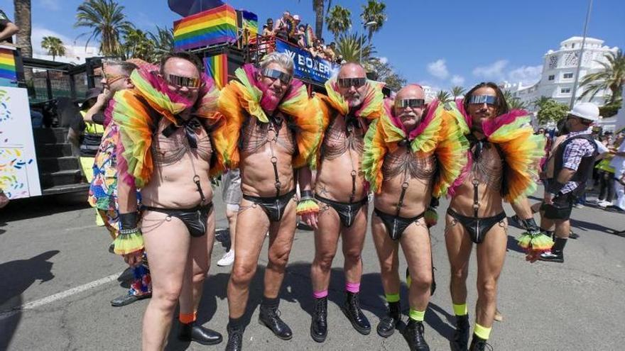 Carlos Amado, poeta cangués LGBTI: «Publicar poemas de temática homosexual non é saír do armario, é vivir con normalidade»