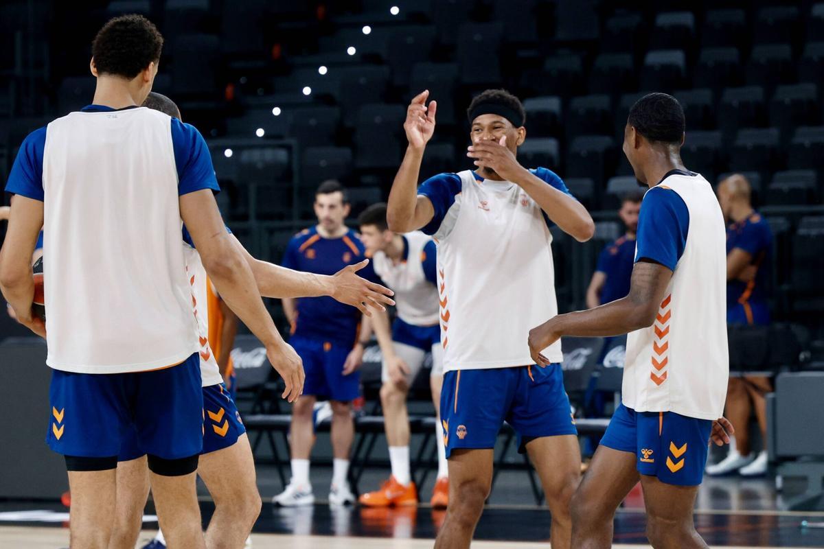 Valencia Roig Arena Entrenamiento y rueda de prensa previa al partido de Euroleague contra Panathinaikos PEDRO MARTÍNEZ Kameron Taylor Josep Puerto VLC