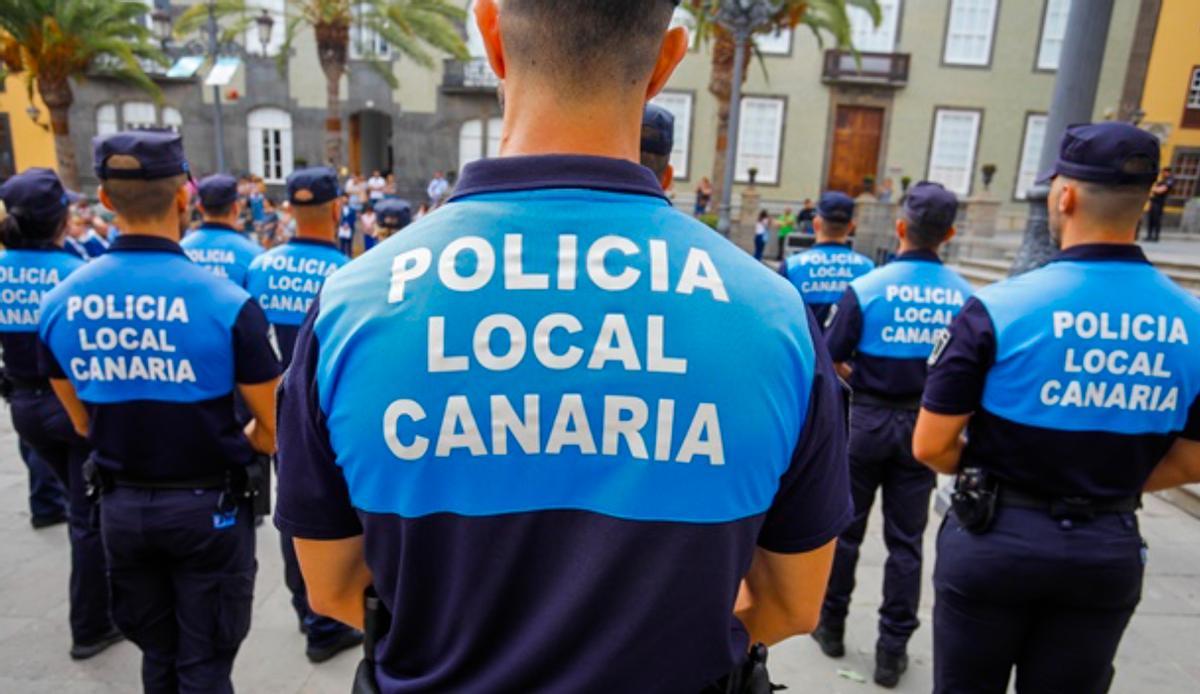 La Policía Local de Las Palmas de Gran Canaria, en la plaza de Santa Ana.