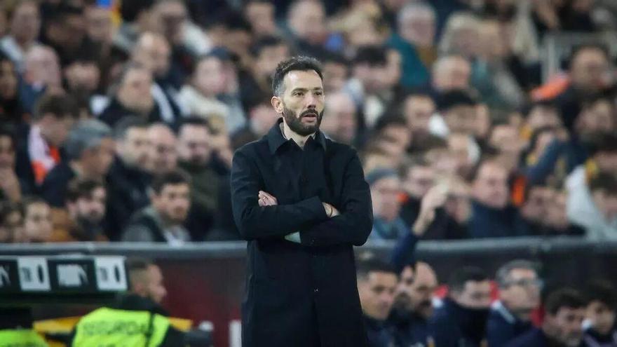 Adiós de Carlos Corberán al Valencia CF: un técnico víctima de su montaña rusa de resultados