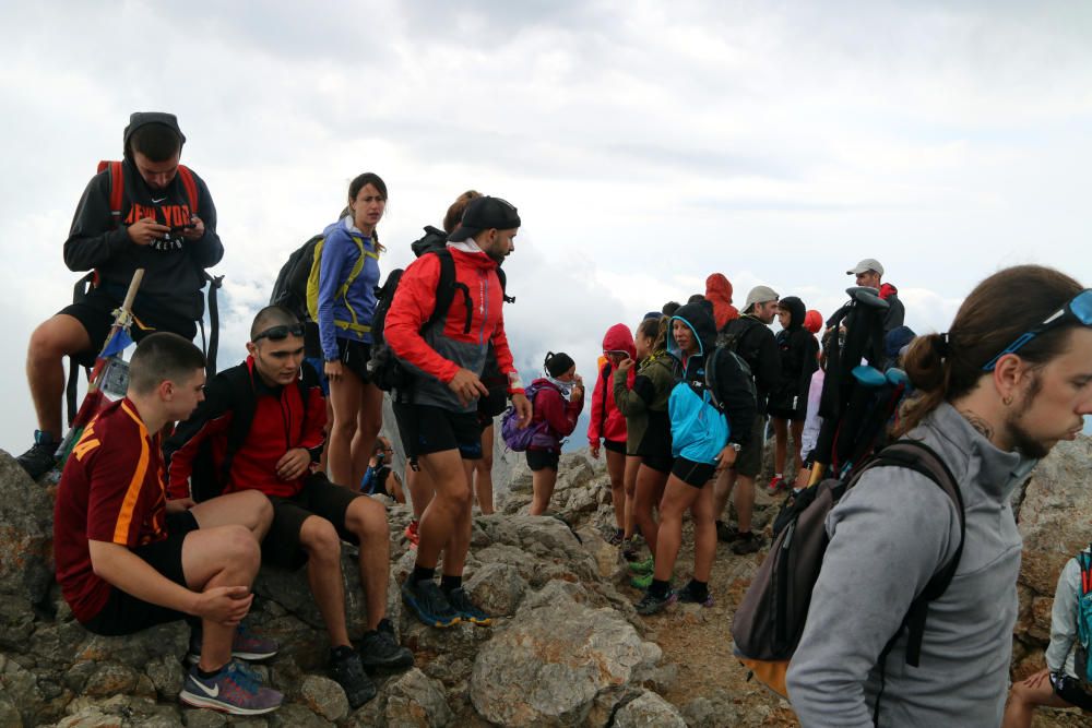 El cim del Pedraforca, ple d'excursionistes.