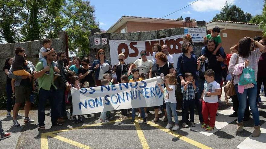 Una de las manifestaciones recientes de la comunidad escolar de O Piñeiriño. // Noé Parga