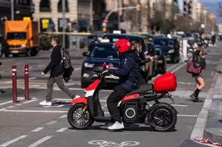 Las motos compartidas metropolitanas de Barcelona deberán pagar una tasa de 45 euros