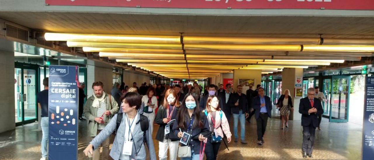 Entrada al certamen azulejero en Bolonia, ayer. | B.ROIG