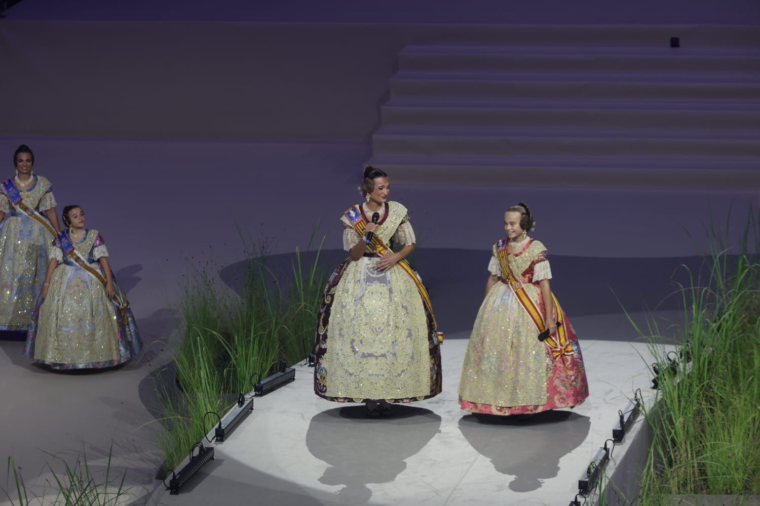 Berta Peiró y Lucía García dicen adiós a su año como falleras mayores de València 2025