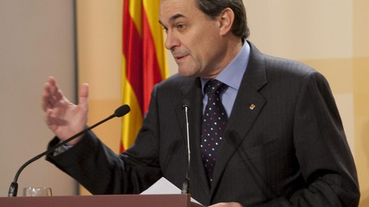 Artur Mas, durante la rueda de prensa posterior a la reunión extraordinaria del Consell Executiu, este viernes, en el Palau de la Generalitat.