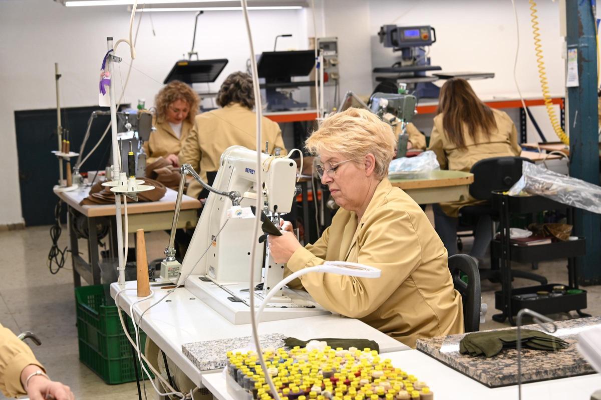 La producción de la industria mantiene un descenso en tasa interanual.