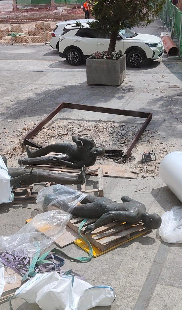 La escultura de Joan Castejón tras ser retirada de su emplazamiento. | G. MACIÀ