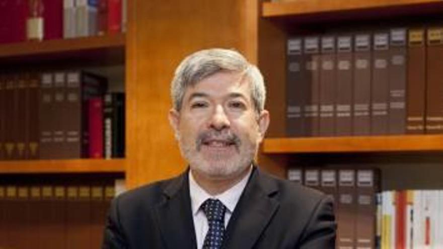 Francisco Menargues renueva como presidente del Colegio de Economistas