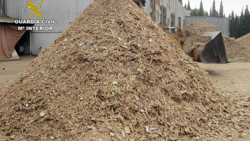 Investigan a una empresa de Alcantarilla por vender madera reciclada para calefacción con tóxicos