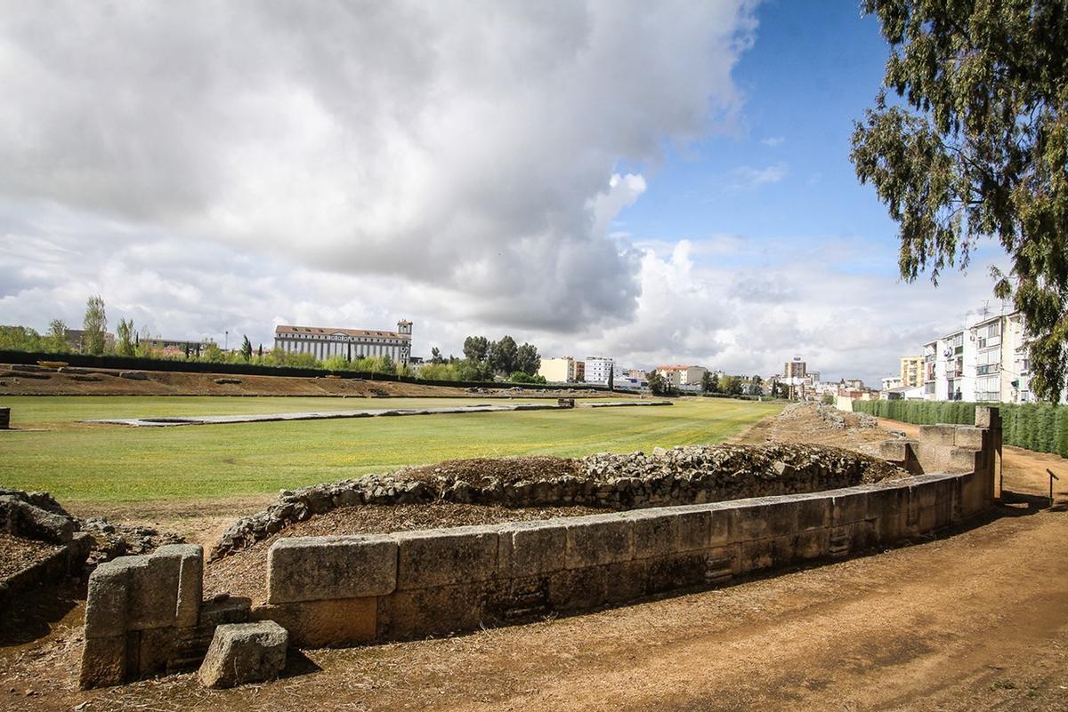 El Circo Romano abrirá gratis para observar el eclipse en Mérida: así avanzará la ocultación del sol minuto a minuto
