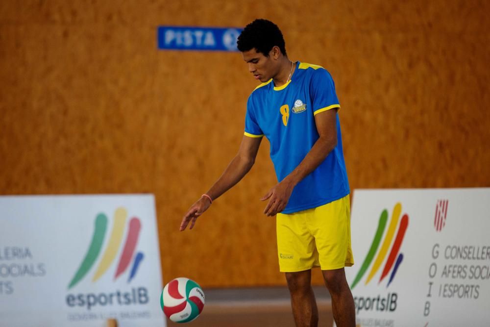 El equipo juvenil que dirige Douglas Durán aspira en su año de estreno en la Liga Autonómica a clasificarse para la fase final
