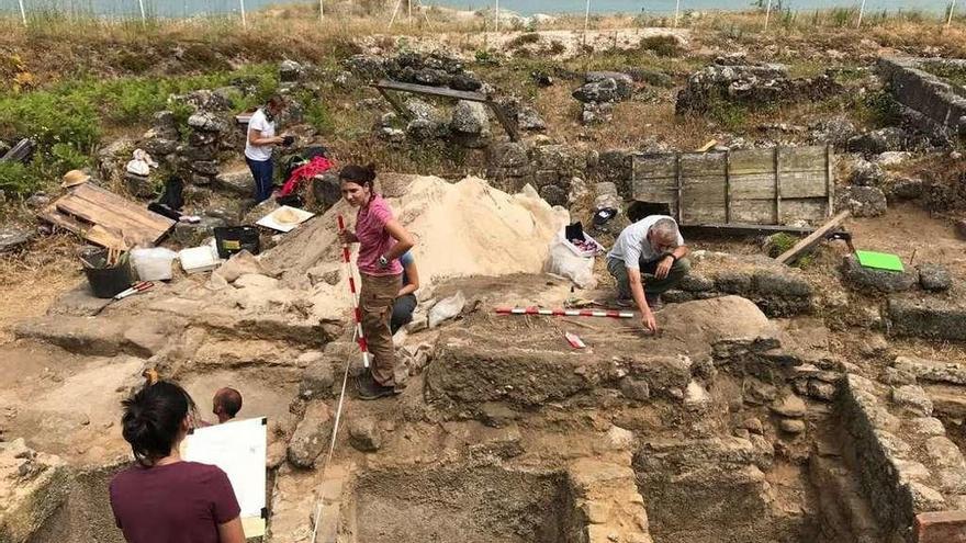 Las excavaciones arqueológicas que se realizan en Adro Vello. // Muñiz