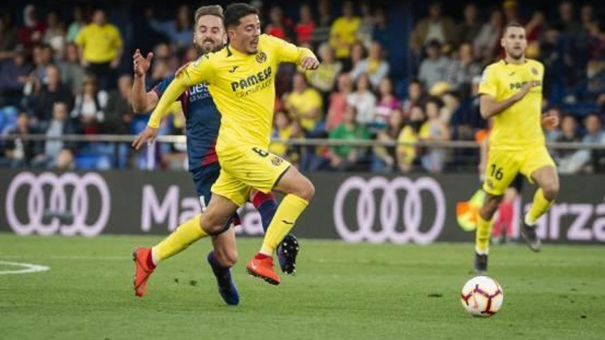 Fornals y Pedraza, en el encuentro contra el Huesca en el Estadio de la Cerámica.