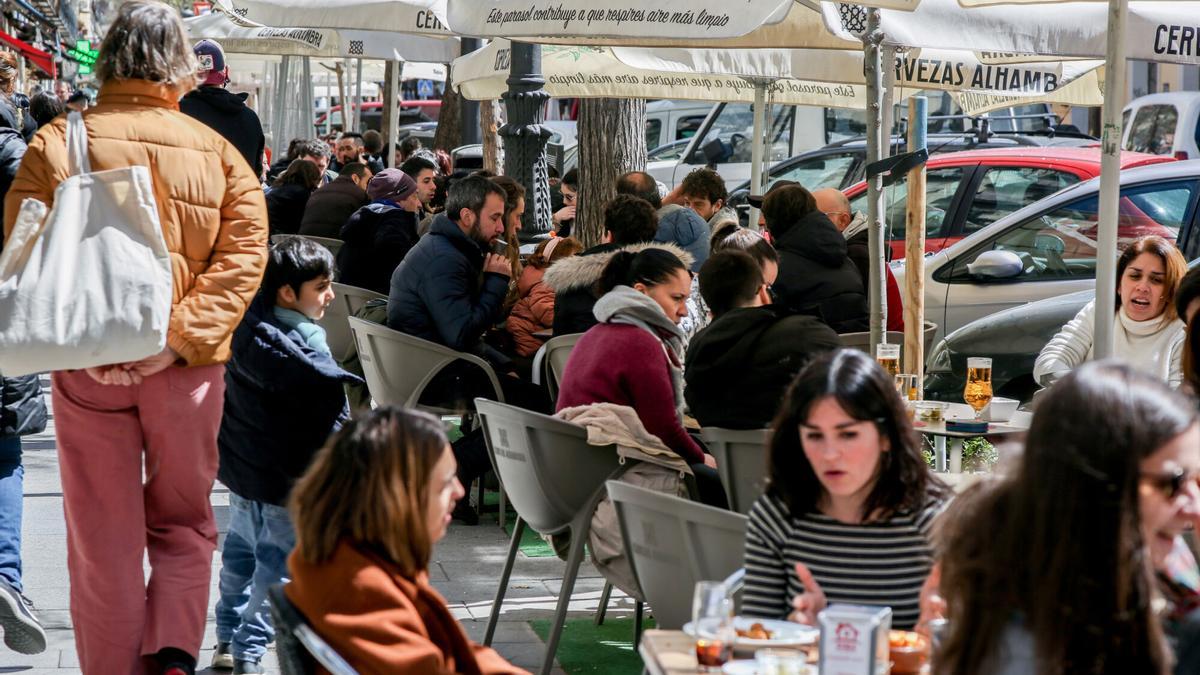 La OCDE baja dos décimas las previsiones de crecimiento para España este año, hasta el 2,4%.