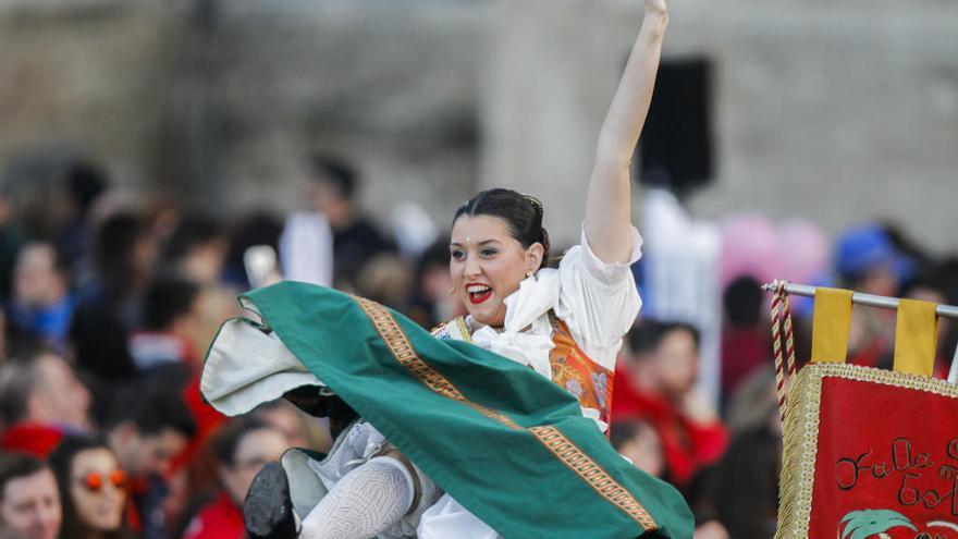 València en Comú denuncia la utilización de las falleras como &quot;mujeres objeto&quot;