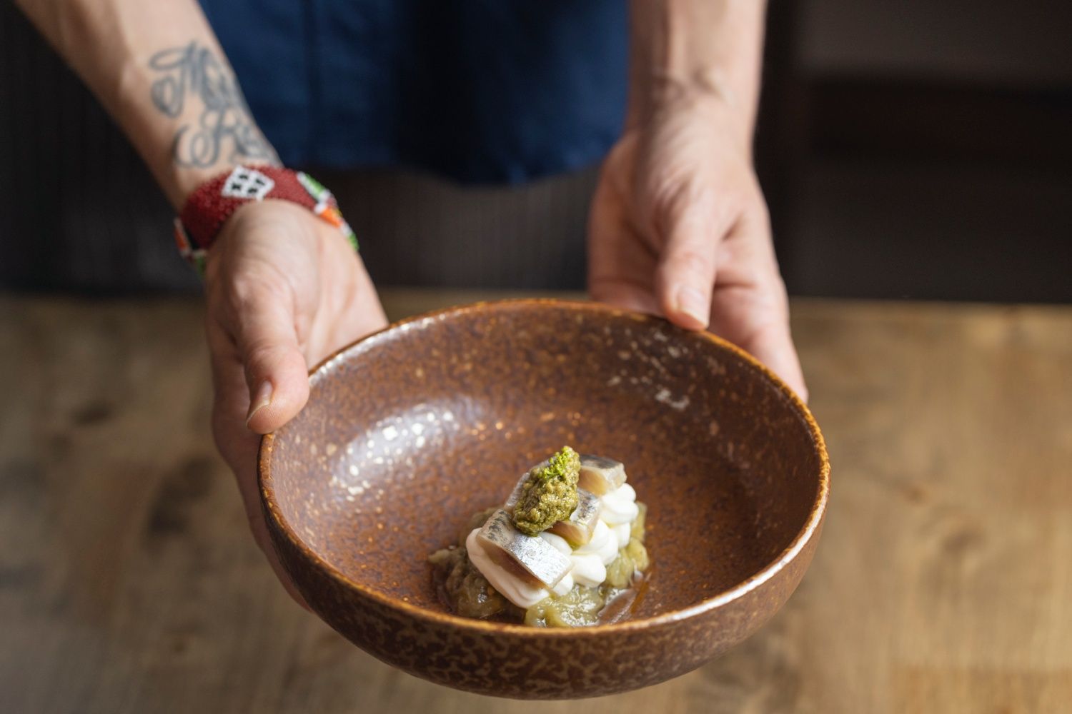 Berenjena, requesón y sardina ahumada, de Texu.