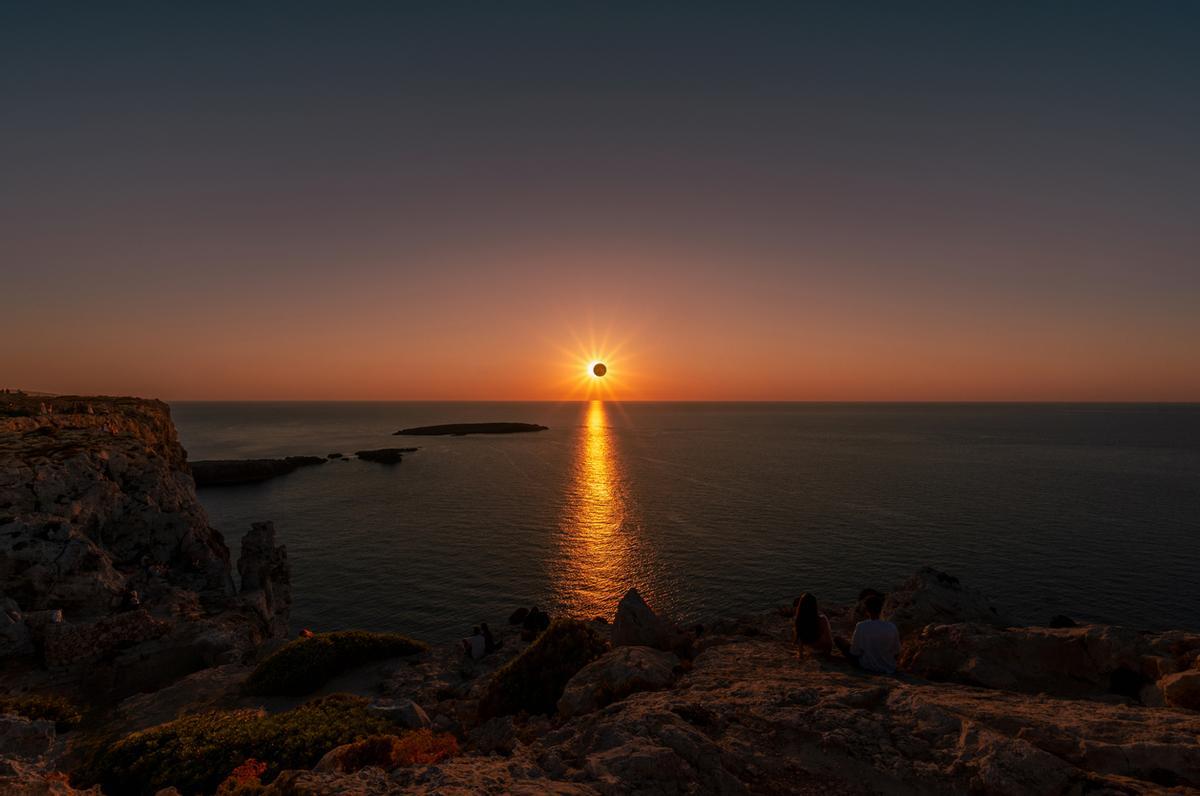 Eclipse solar desde la playa.