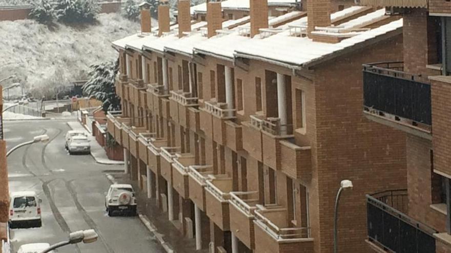 La neu arriba a cotes baixes del Bages i l&#039;Anoia durant la nit