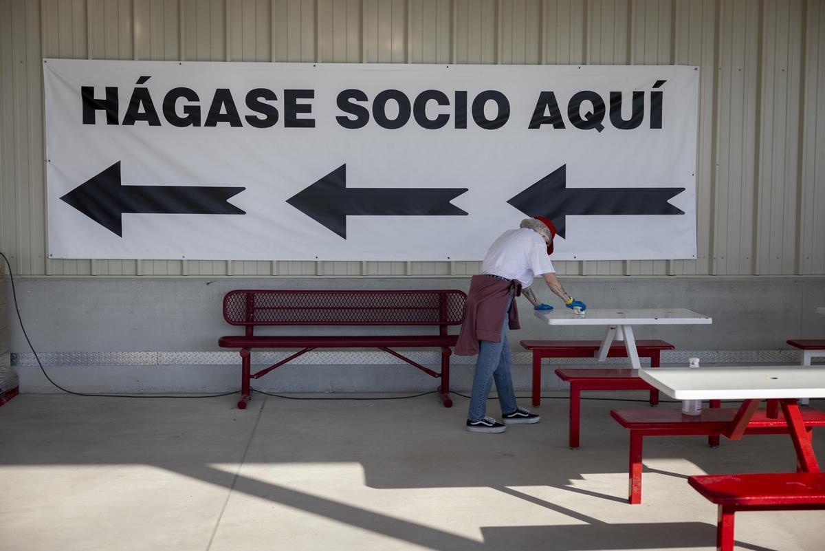En imágenes | Los secretos del híper de Costco en Zaragoza: formatos XXL, precios bajos y hasta lingotes de oro