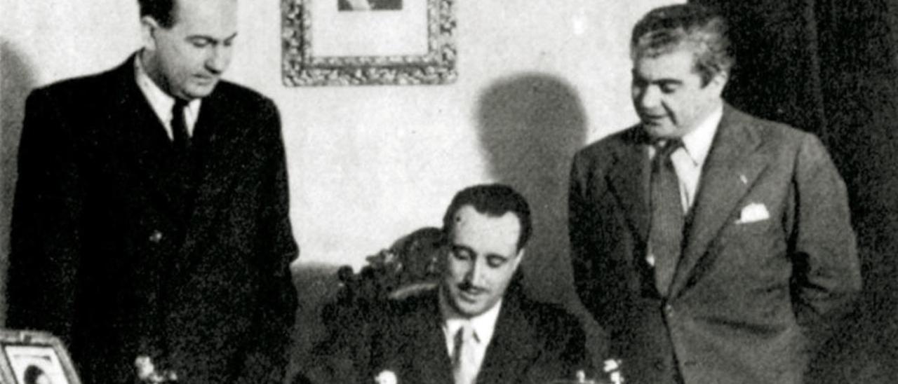 Con Manuel Halcón (1949).