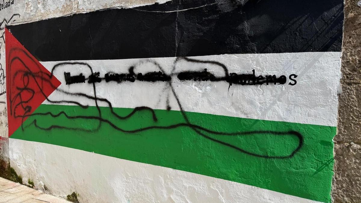 Bandera vandalizada nuevamente.