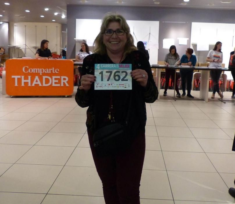 Recogida de dorsales en el Thader para la IV Carrera de la Mujer (Tarde)