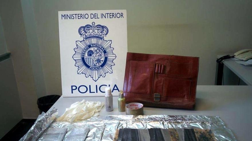 Material incautado a los detenidos por la Policía Nacional