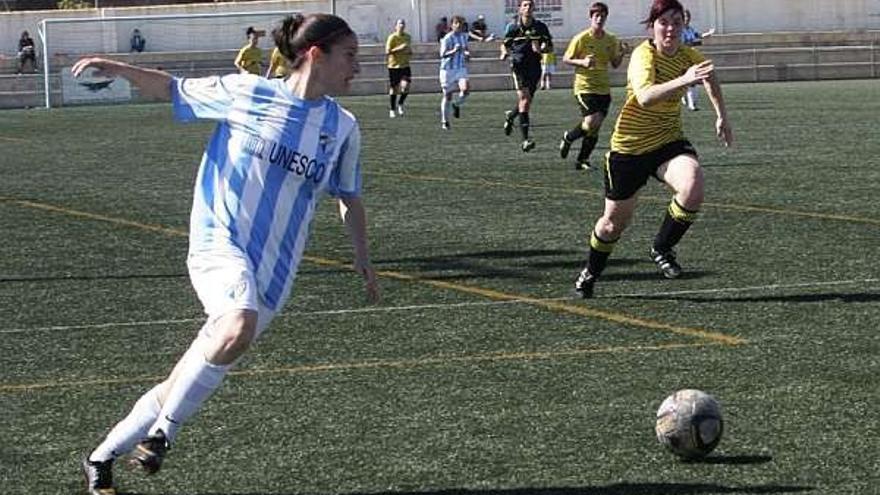 Esther González, vistiendo los colores del Málaga CF.