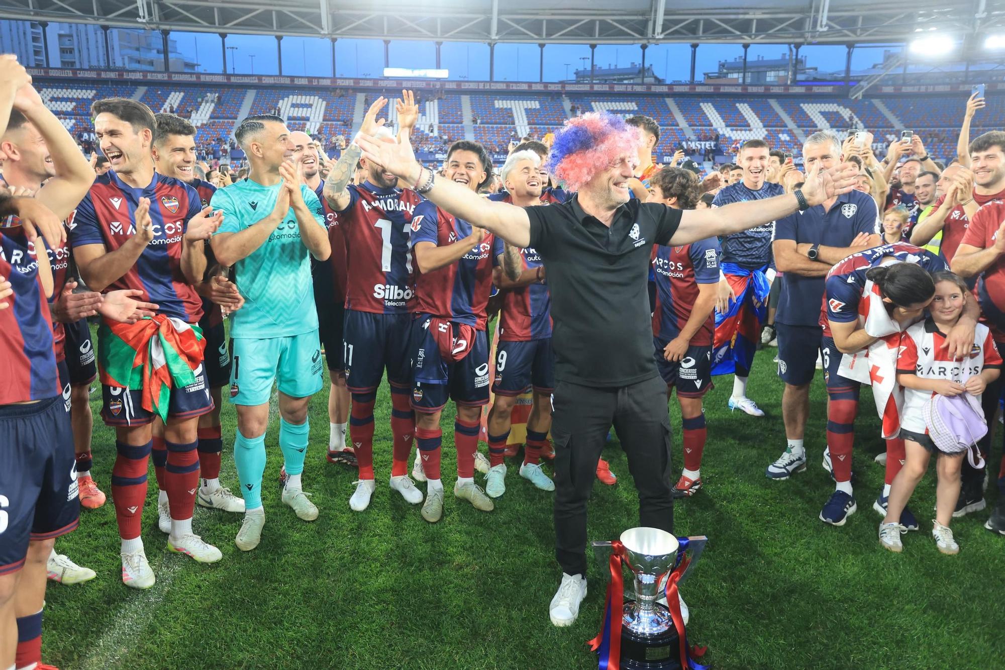 Fiesta en el Ciutat de Valencia: El Levante UD, campeón de Segunda División