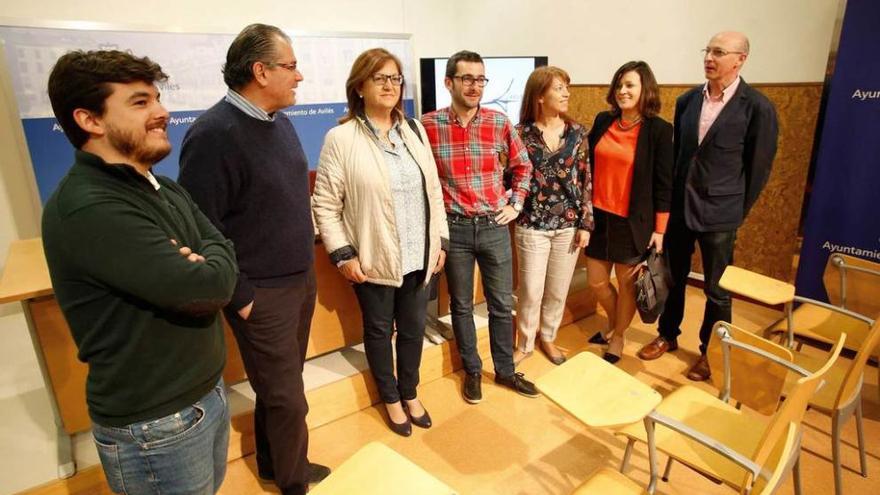 Por la izquierda, Pablo Romero (Afinca), Luis Mecerreyes (ABT), María Martínez (Satec), el concejal Manuel Campa, Ana Lamela (gerente de La Curtidora), Paula Suárez (MKT Salud) y Javier Llorente (Solucpro), ayer.