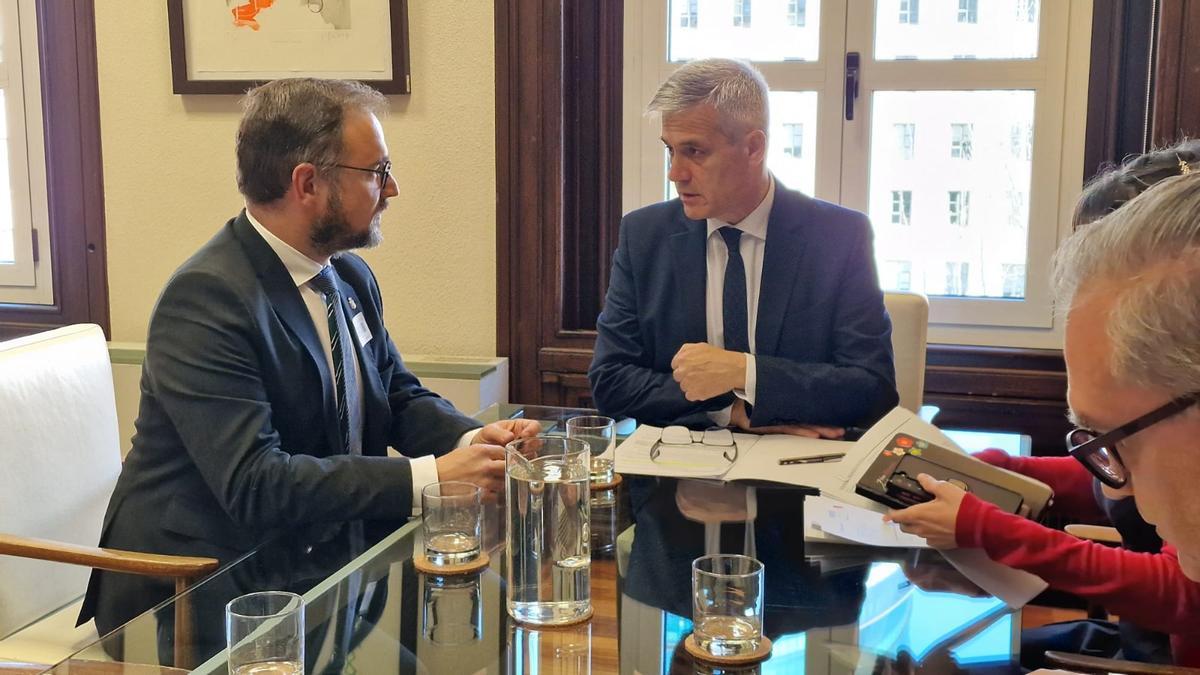 El alcalde, Diego José Mateos, durante la reunión que mantenía con el secretario general de Agenda Urbana y Vivienda, David Lucas, en Madrid, este jueves.