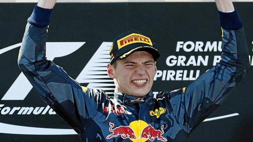 Max Verstappen, exultant al podi del Circuit de Barcelona-Catalunya