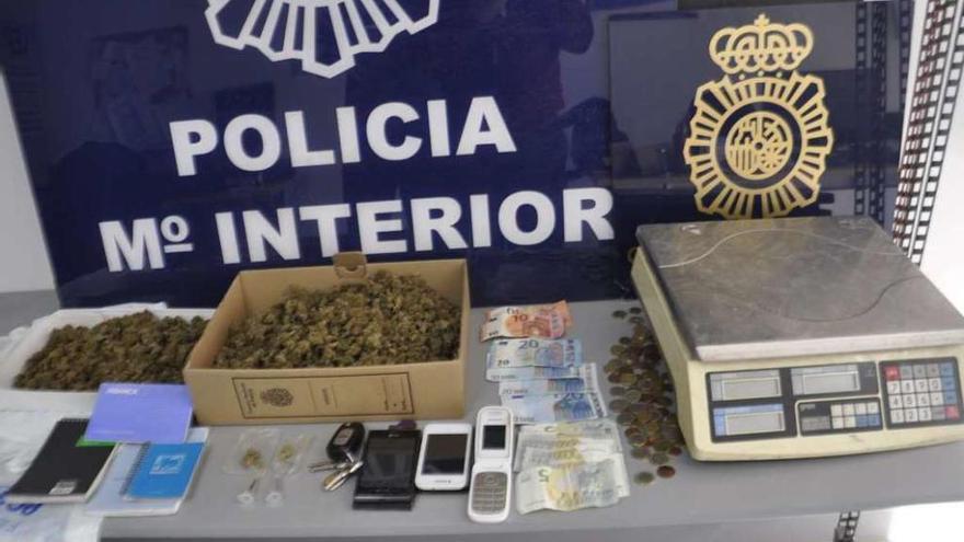 Droga incautada a los detenidos. // Policía Nacional