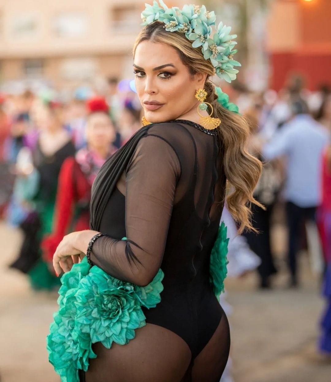 El polémicpo traje de gitana de Amor Romeira en la Feria de Sevilla