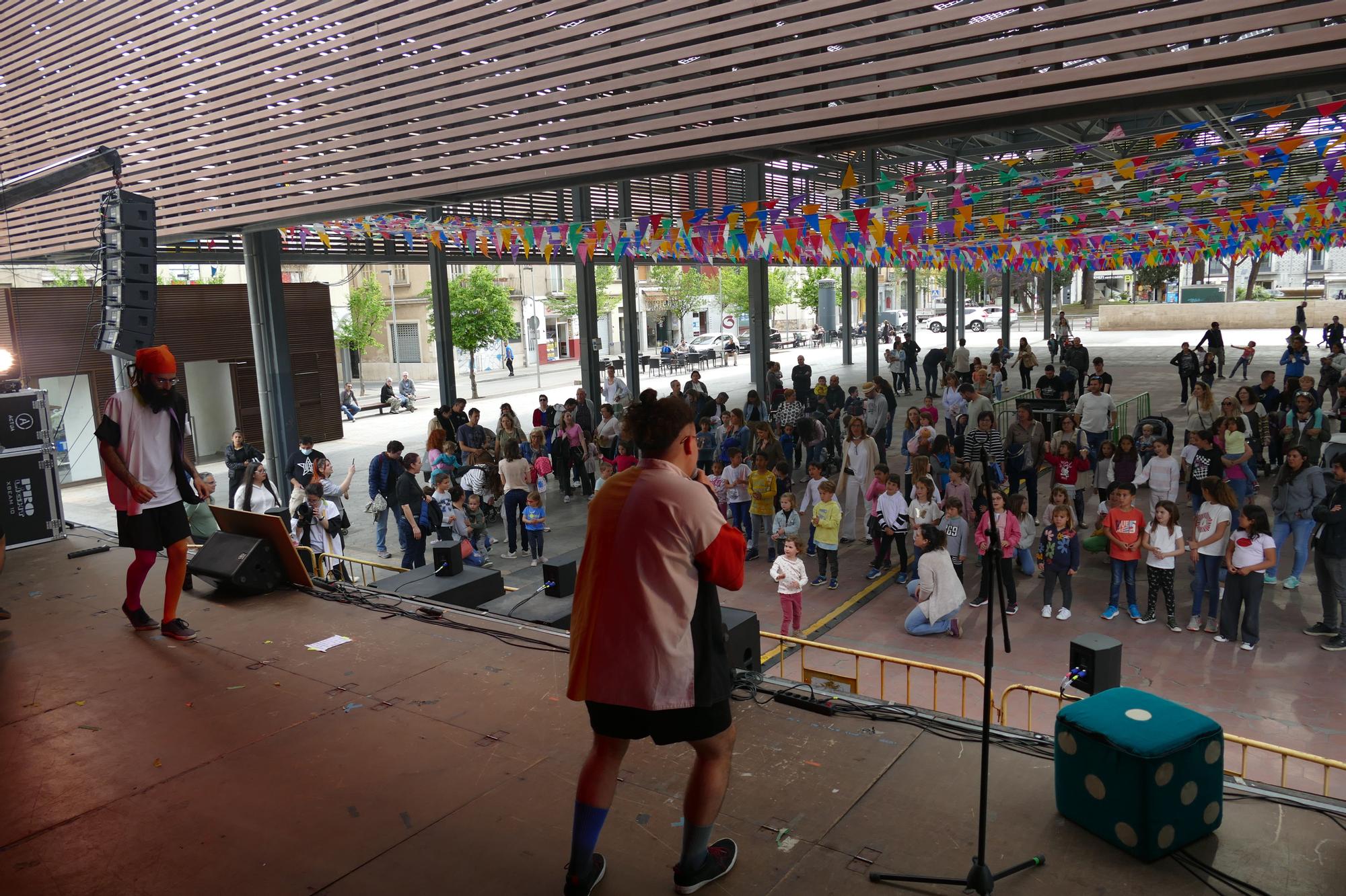 El grup Sardines en Llauna anima la mainada a Figueres