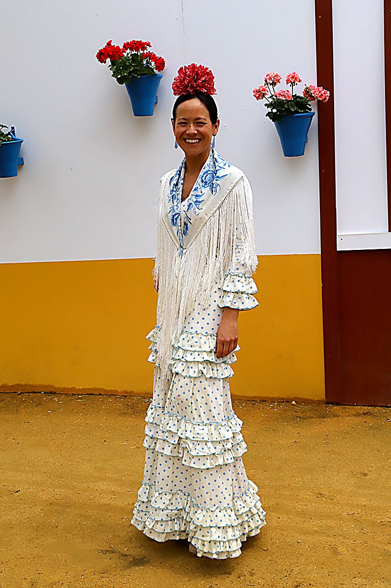 Trajes de gitana en El Arenal el miércoles de la Feria de Córdoba