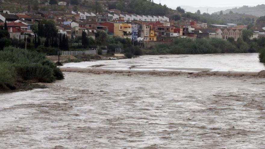 Una crecida del río Albaida, afluente del Xúquer que la CHJ prevé regular con la construcción de la presa de Montesa. | V. M. P.
