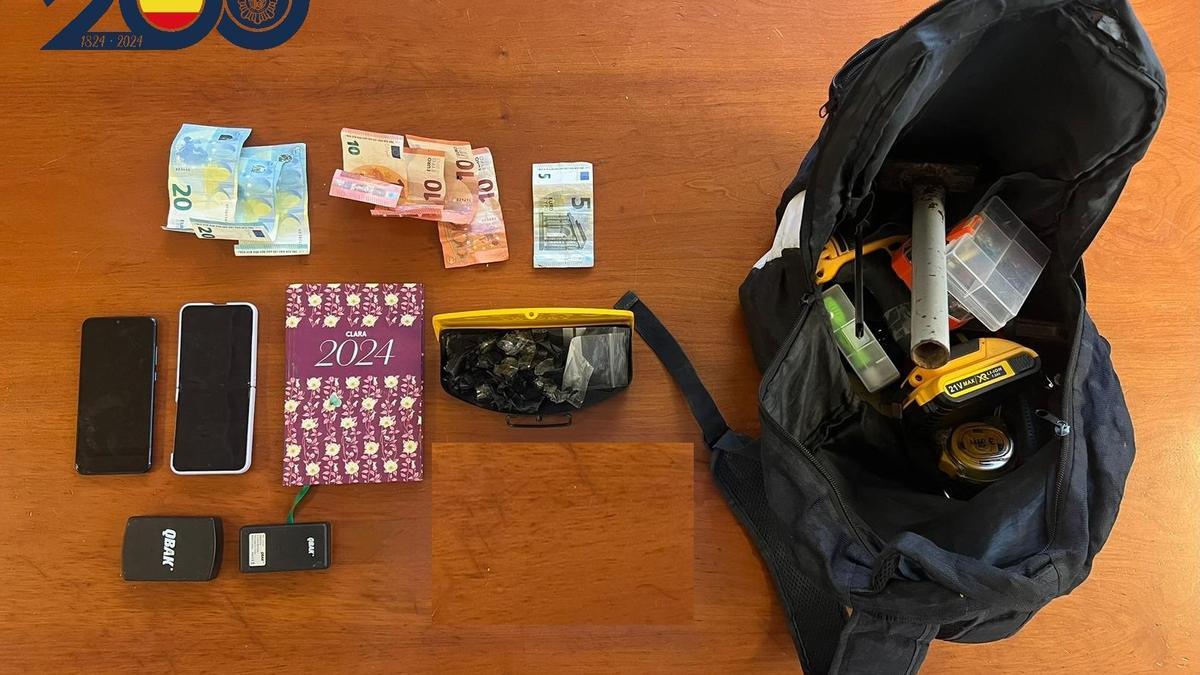 Desmantelan un garito de drogas en el barrio del Carmen de Murcia y arrestan a seis personas.