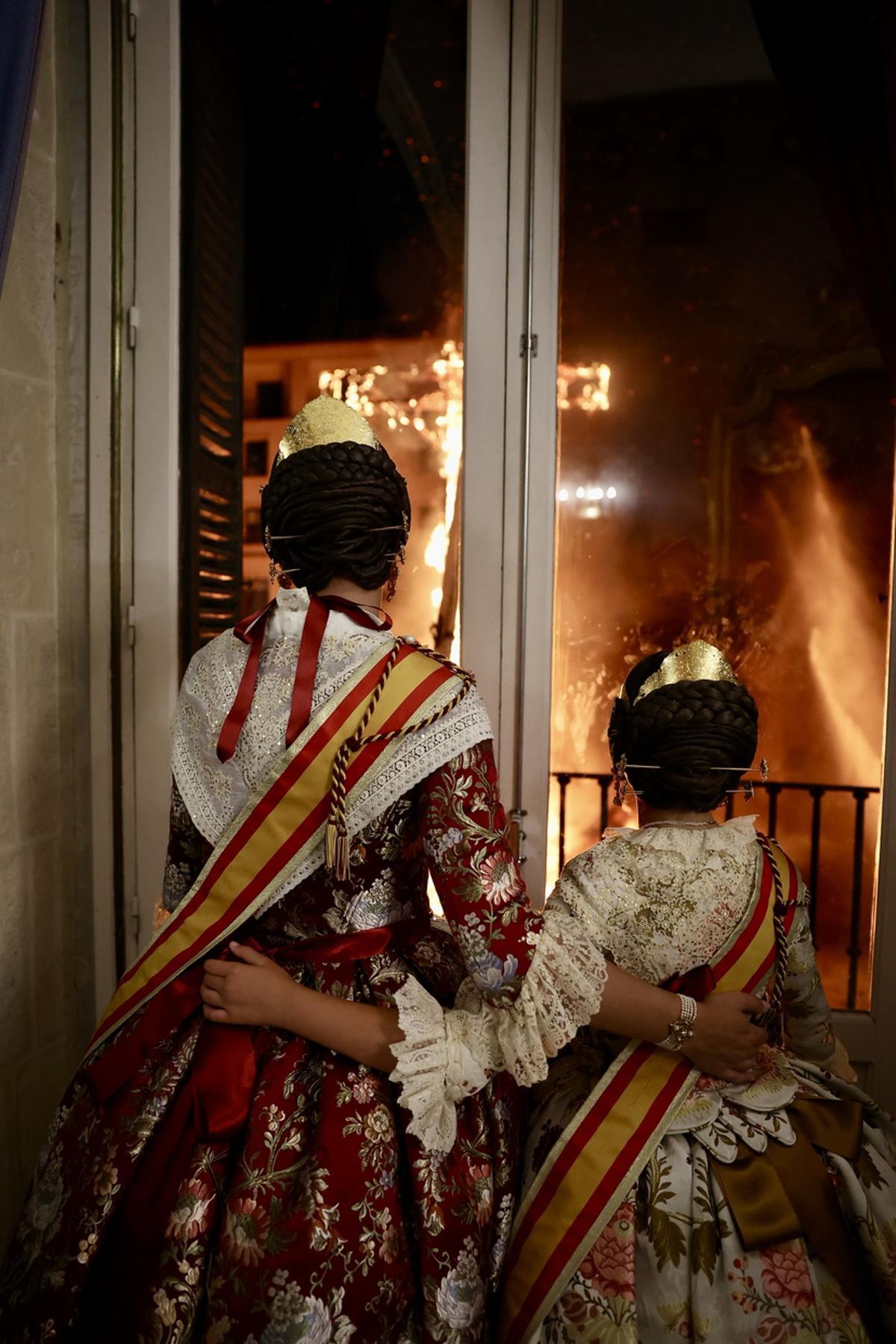 Carmen y Marta se despiden de Alicante con la ceremonia del fuego