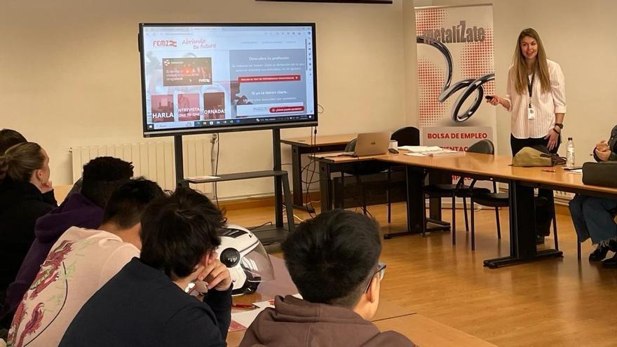 Durante el curso 2023-2024, FEMZ impartió 84 charlas en 25 centros educativos de Zaragoza a través de la iniciativa ‘Abriendo tu futuro’ dentro del programa MetalíZate.