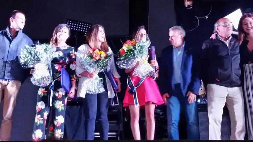 Las damas y la reina, durante su elección por parte de La Peruyal.