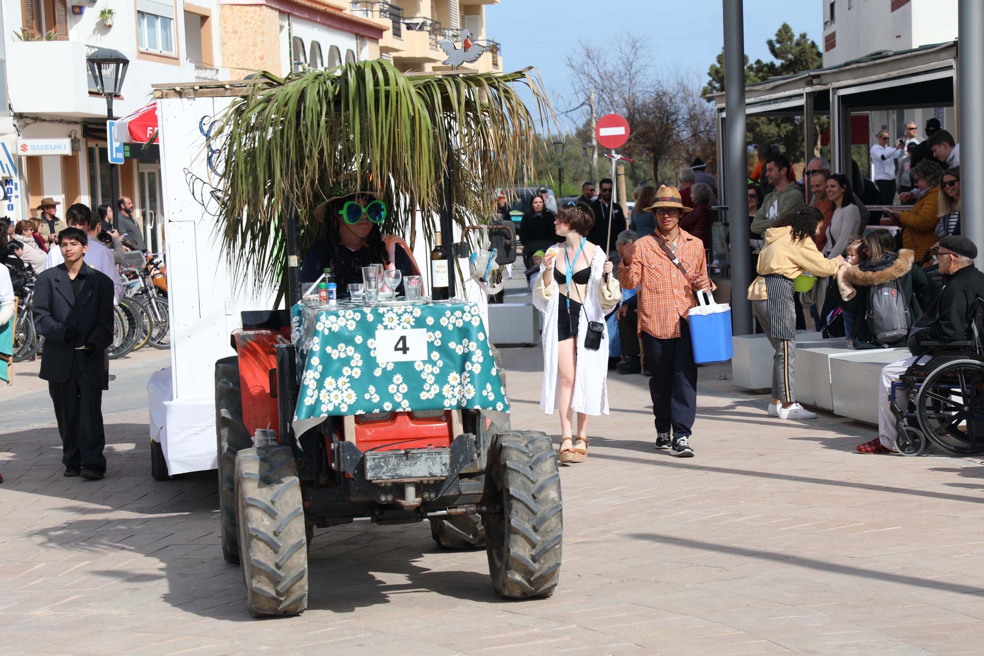 Todas las imágenes de la rúa de Carnaval en Formentera 2023