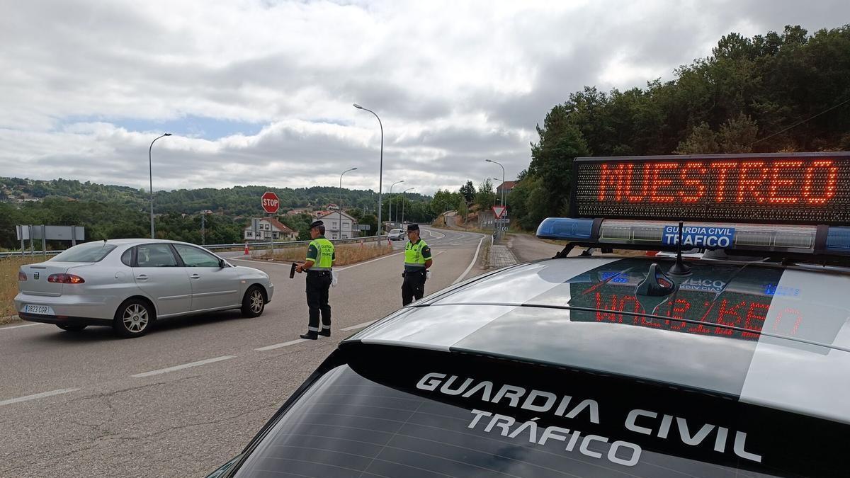 Los "camuflados" por los que cientos de asturianos, a pesar de tener la baliza v-16, van a recibir una multa en los próximos días: 600 euros y pérdida de puntos