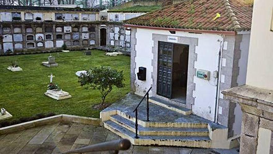 Edificio de la conserjería del cementerio de San Amaro.