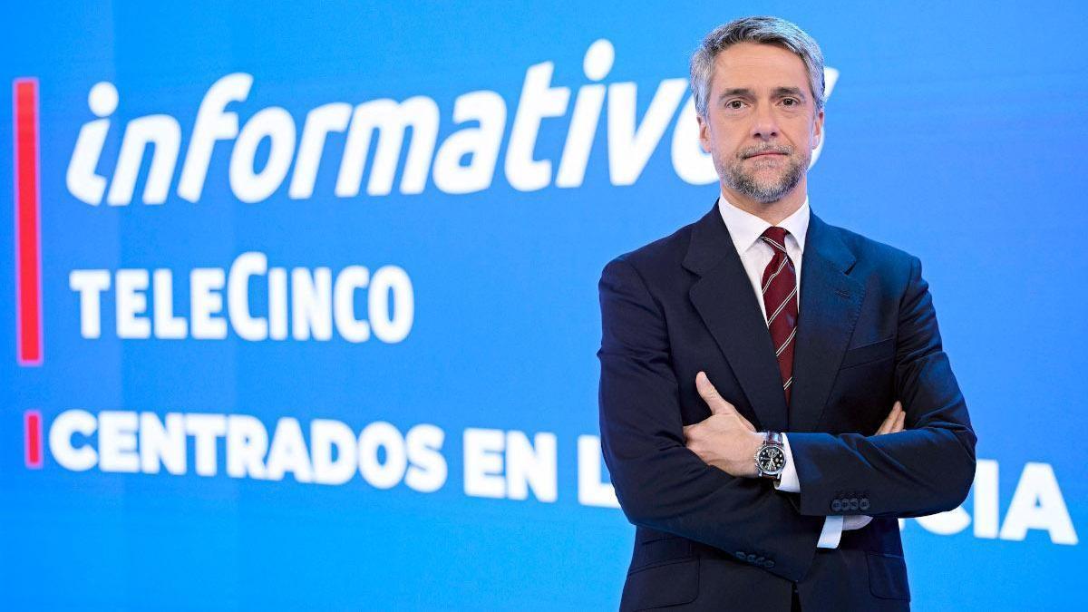 Carlos Franganillo, en el nuevo plató de Informativos Telecinco.