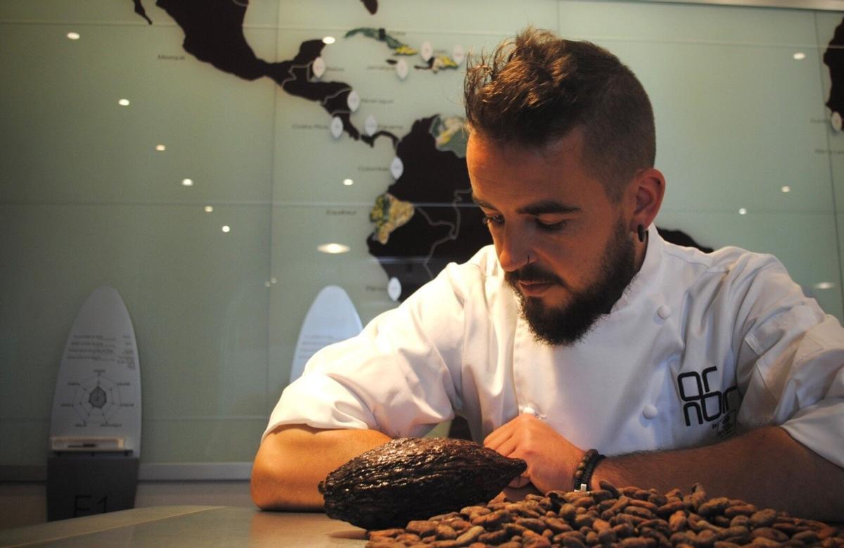 Jhonatan González. PASTELERO. CREADOR DEL CHOCOLATE ORBAYU. PASTELERIA CABO BUSTO